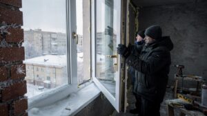 Монтаж окон зимой в Ярославле: реально ли это и что я видел за 15 лет