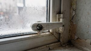 Ручка окна сломалась в Ярославской области: замена и цены 2026