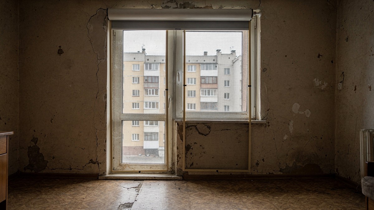 Рулонная москитная сетка на балконном блоке пятиэтажной хрущёвки, Ленинский район Ярославля