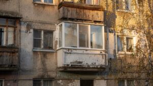 Окно в трёшку в Тутаеве: сколько стоит замена с монтажом