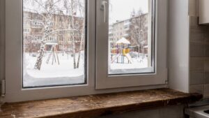 Расчёт стоимости остекления балкона в Тутаеве: от чего зависит цена